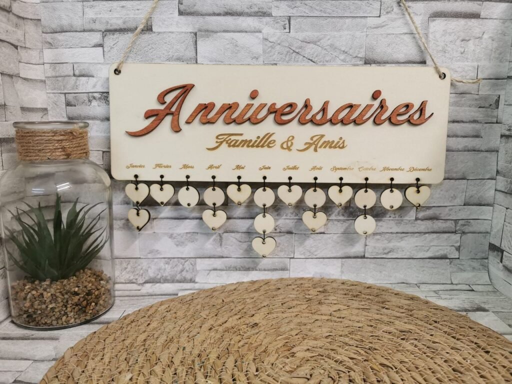 Calendrier anniversaire en bois pour afficher les dates spéciales de votre famille et vos amis