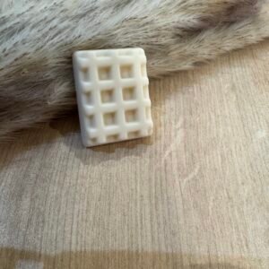 Plongez dans un monde d'arômes envoûtants avec nos fondants parfumés, fabriqués à la main dans notre atelier en Lorraine.