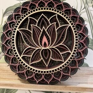 Mandala Lotus décoratif en bois, symbole d'harmonie et de paix pour une décoration intérieure apaisante.