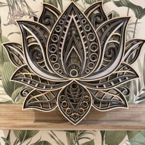 Un cadre en bois multicouche représentant un grand lotus en 3D, une décoration intérieure parfaite pour un cadeau élégant et apaisant.