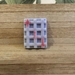Fondant parfumé Délice Gourmand en cire végétale fondant lentement et diffusant un parfum sucré de vanille et noisettes.