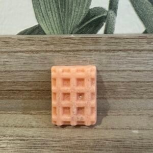 Fondant parfumé Popcorn fondant lentement dans un brûleur, créant une atmosphère gourmande et chaleureuse.