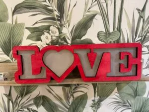 Lampe veilleuse Love artisanale faite main avec inscription Love, création française