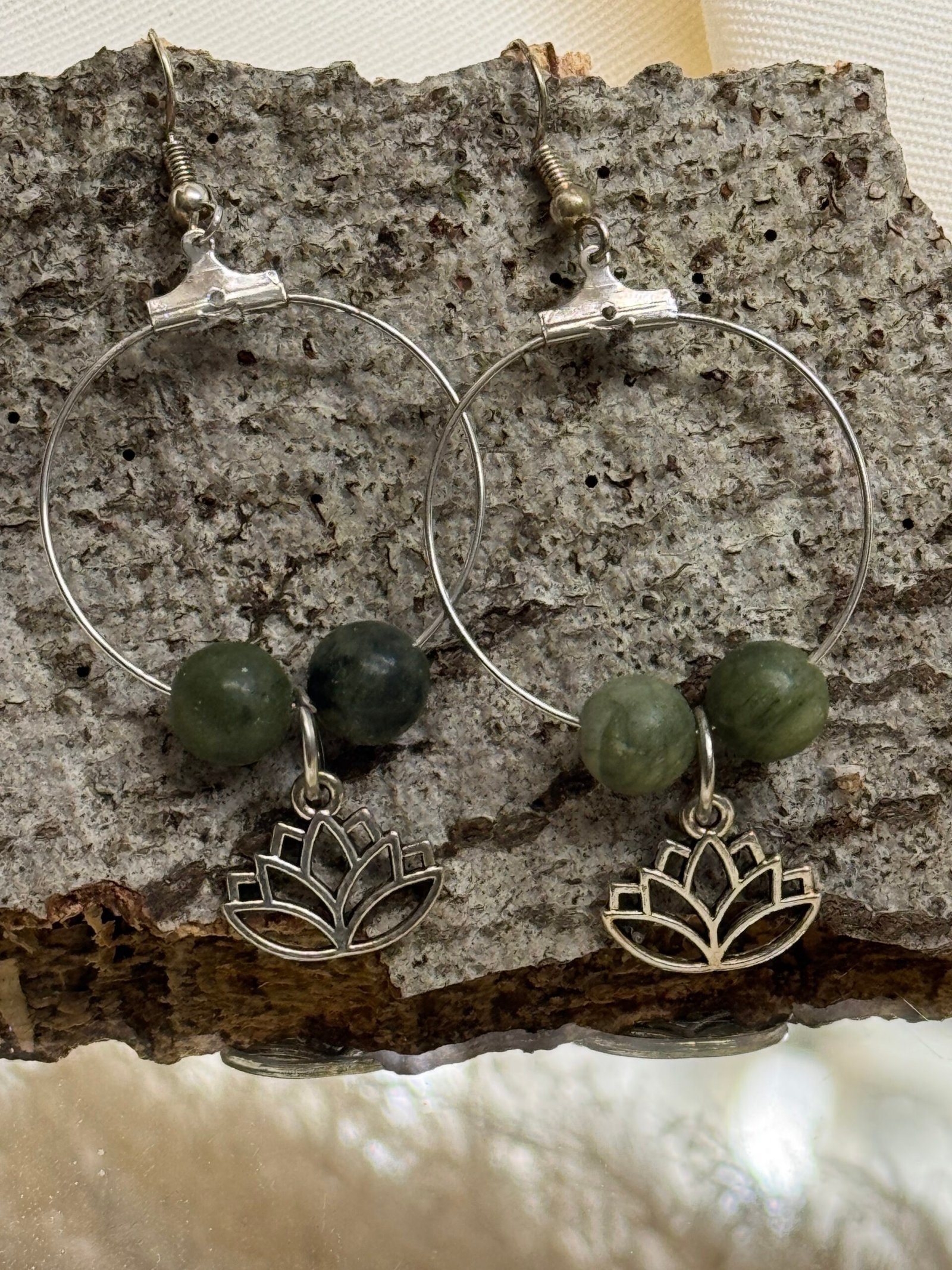 Boucles d’oreilles argenté jade néphrite faites main