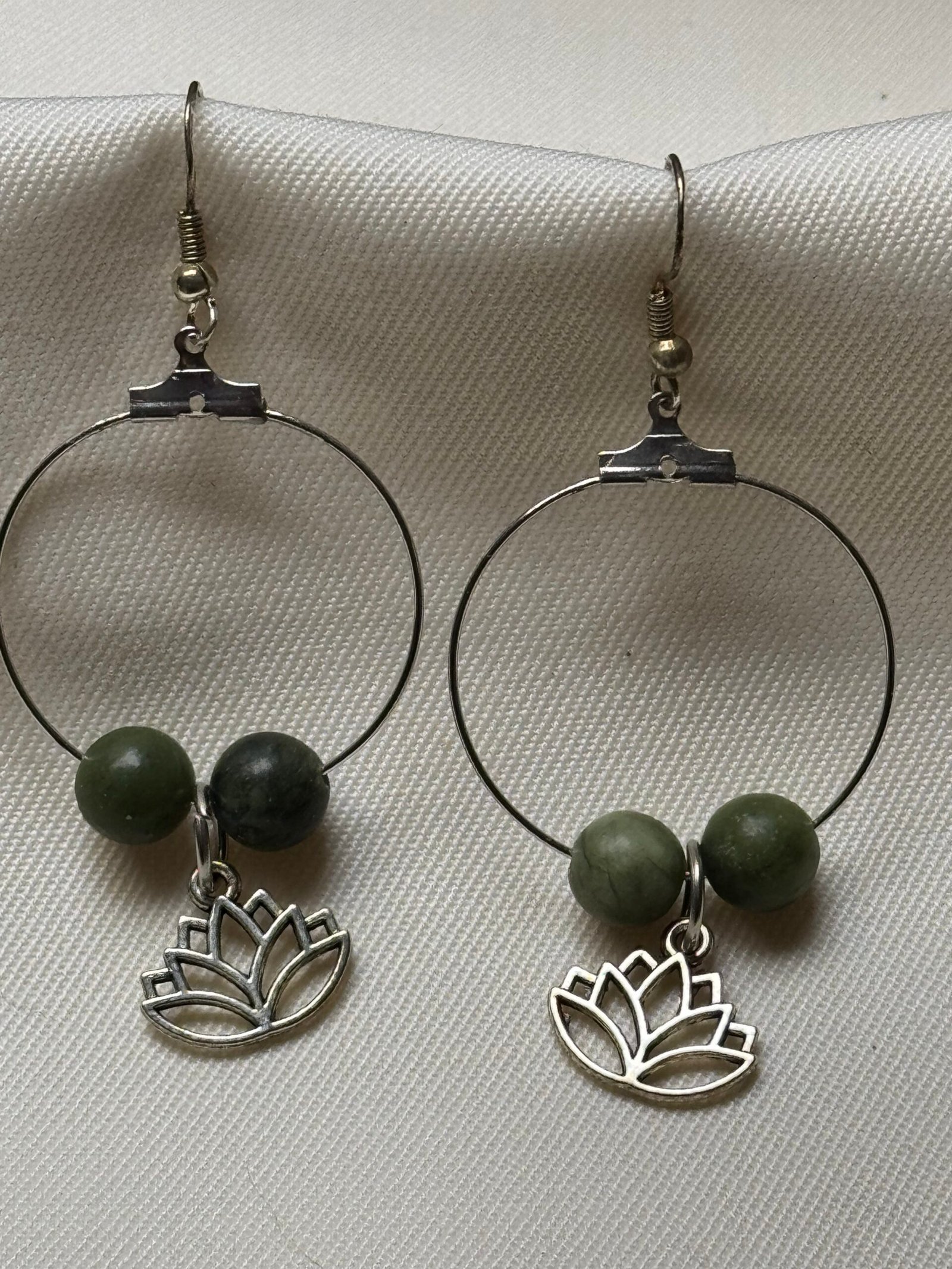 Boucles d’oreilles argenté jade néphrite faites main