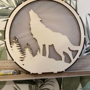 Lampe veilleuse loup en bois découpé, création artisanale française, décor lumineux