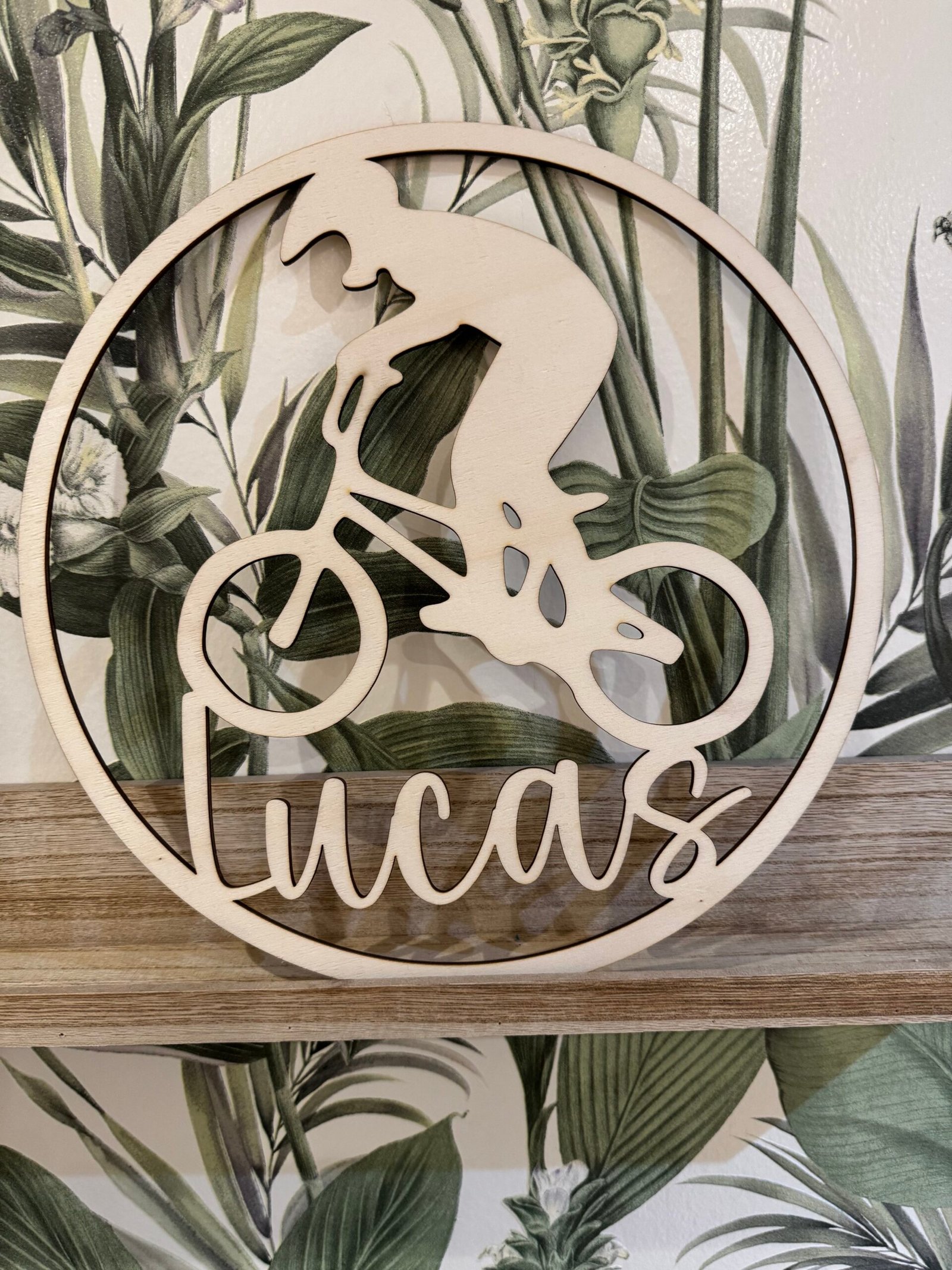 Plaque de porte BMX personnalisée en bois avec prénom découpé